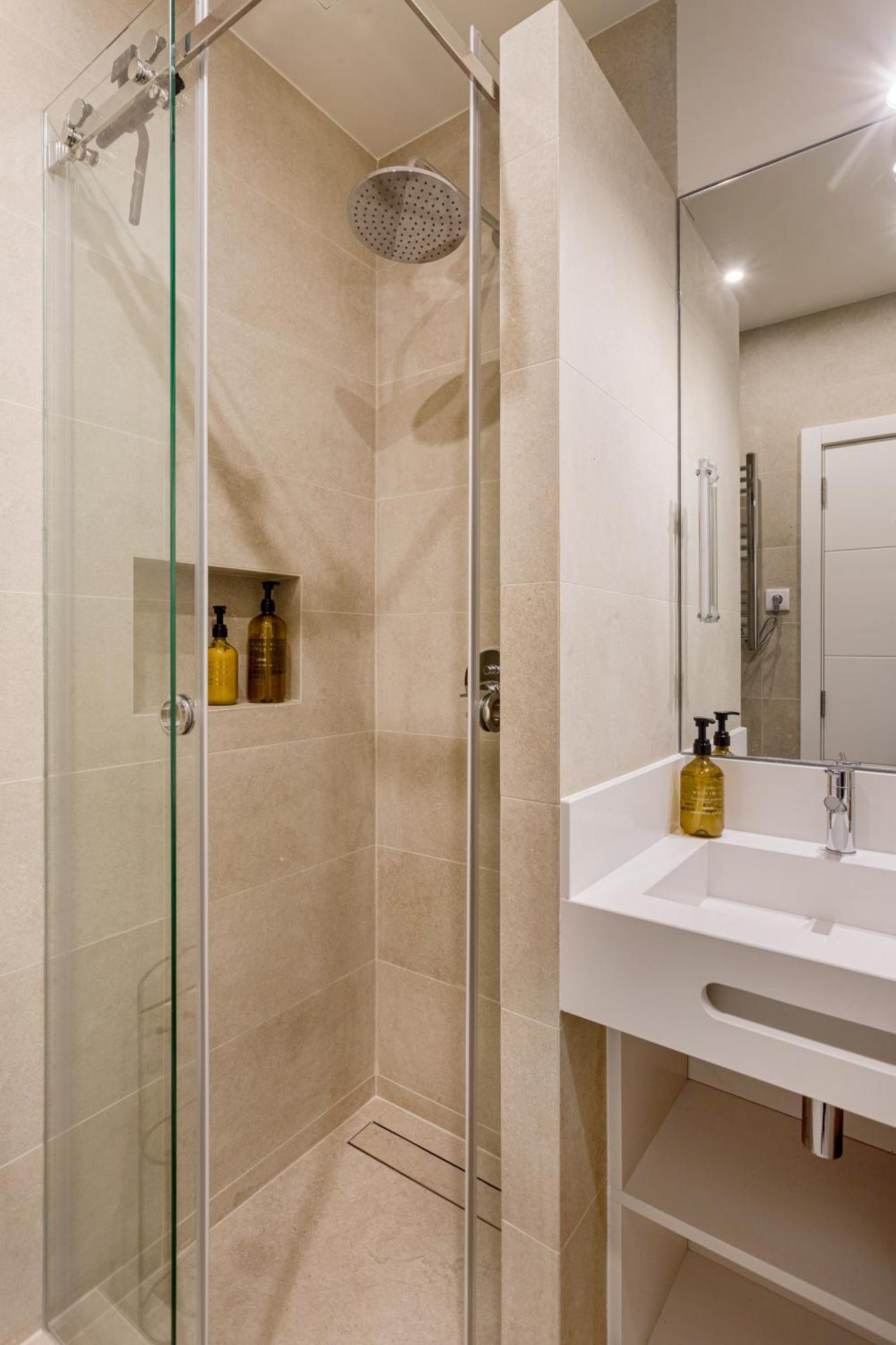 Modern & Quiet Retreat Apartamento